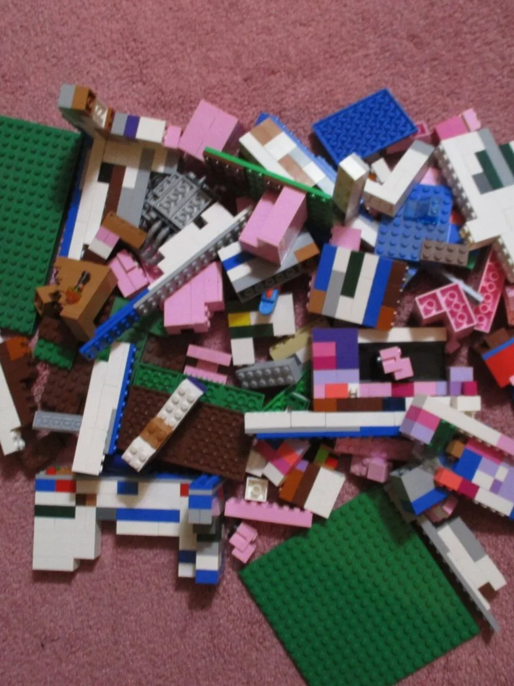 Two Pound Lot of Random Legos Bricks & Flats - Picture 2 of 4
